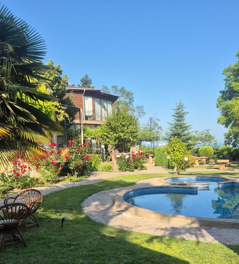 Garden, Swimming pool