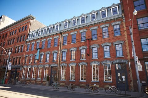 Facade/entrance