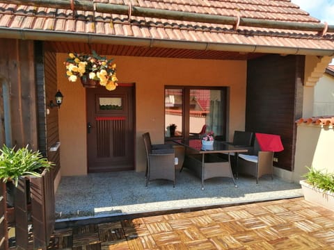Property building, Patio, Facade/entrance