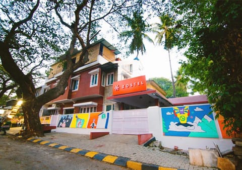 Facade/entrance, Day, Neighbourhood, On site, Street view