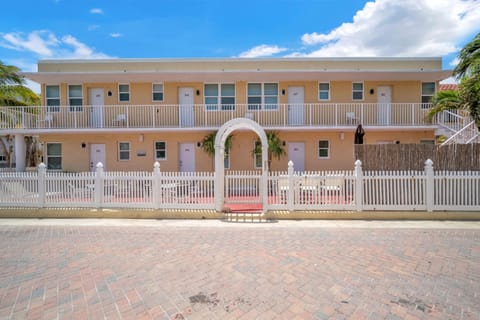 Laguna Blu Beach Apartment hotel in Hollywood Beach