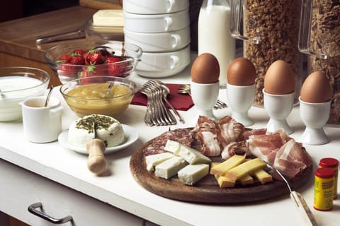 Food and drinks, Food, Breakfast, Continental breakfast, Buffet breakfast