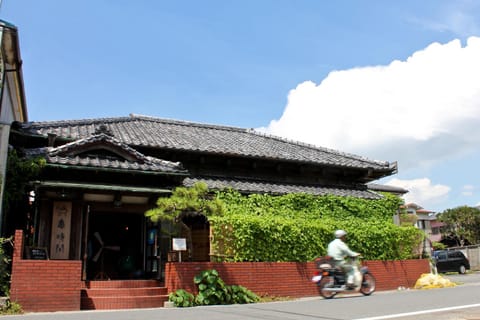 Facade/entrance, Summer