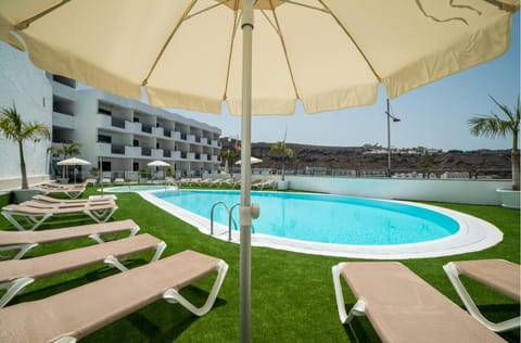 Facade/entrance, Swimming pool