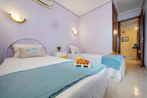 Bed, Photo of the whole room, Bedroom, air conditioner