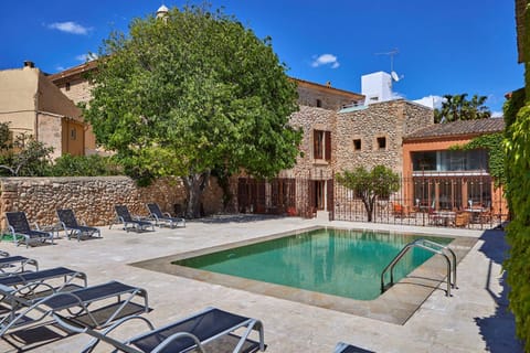 Swimming pool, sunbed