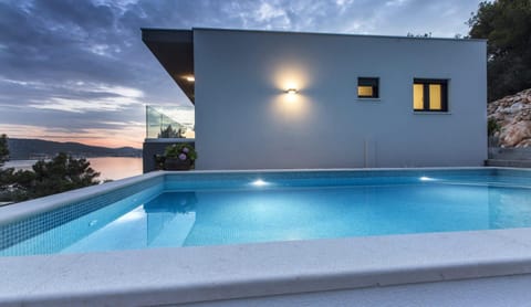 Swimming pool, Swimming pool