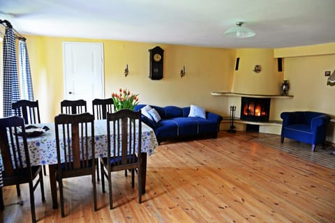 Living room, Photo of the whole room, Seating area