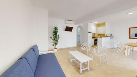 Kitchen or kitchenette, Living room, Dining area, oven, pet friendly