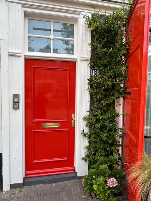 Property building, Facade/entrance, Day