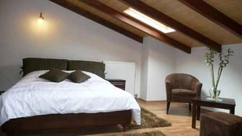Bed, Photo of the whole room