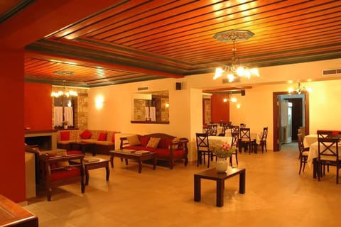 Restaurant/places to eat, Lounge or bar