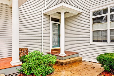 Beacon Court D Apartment in Saugatuck