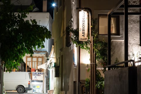 Property building, Facade/entrance, Property logo or sign, Neighbourhood