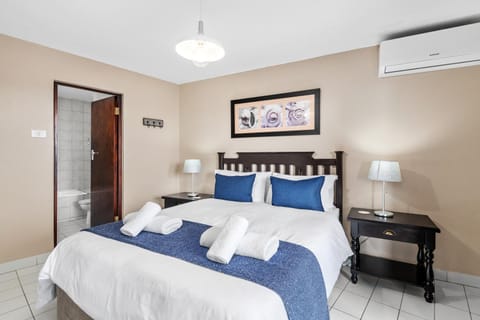 Bed, Bathroom, Bedroom, air conditioner