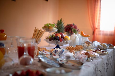 Food and drinks, Food, Breakfast, Continental breakfast, Drinks
