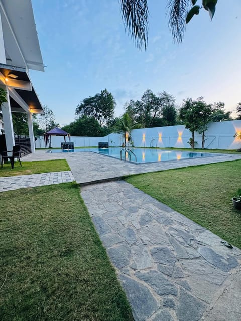 Restaurant/places to eat, Swimming pool