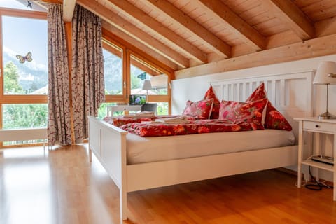 Bedroom, Mountain view