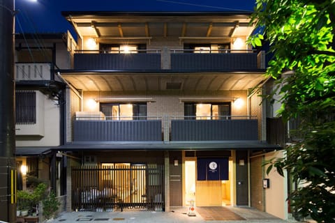 Facade/entrance, Night