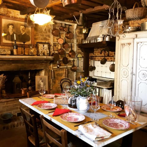 Restaurant/places to eat, Dining area