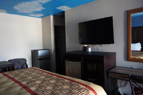 Photo of the whole room, Decorative detail