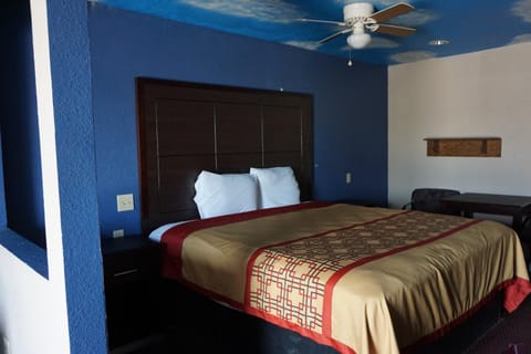 Photo of the whole room, Decorative detail