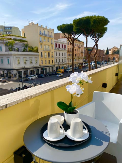 View (from property/room), Balcony/Terrace, City view, Location