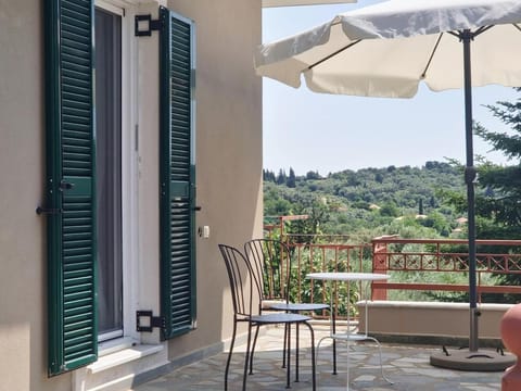 Property building, Day, Natural landscape, Balcony/Terrace, Mountain view