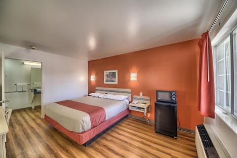 Bathroom, TV and multimedia, Bedroom