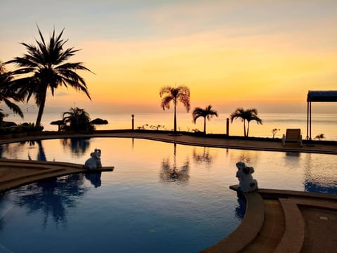 Day, Natural landscape, Pool view, Sea view, Swimming pool, Sunset, sunbed