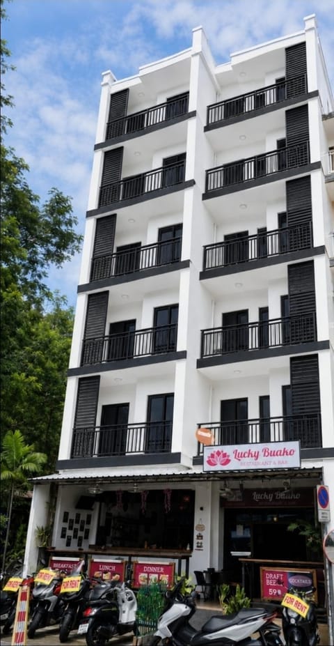 Property building, Patio, Patio, Billiard, Balcony/Terrace, Lobby or reception, Lounge or bar, Location, Parking, air conditioner