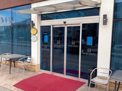 Patio, Facade/entrance, Day