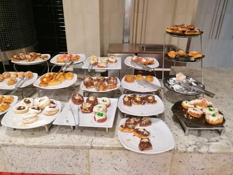 Food and drinks, Buffet breakfast