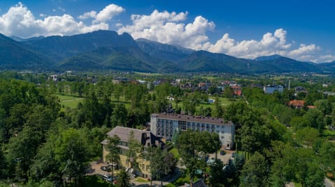 Neighbourhood, Natural landscape, Bird's eye view, Mountain view
