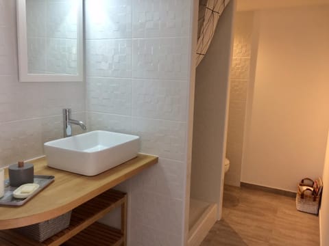 T2 calme au centre de Sausset House in Sausset-les-Pins