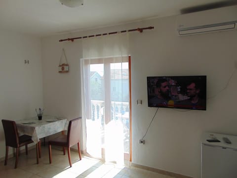 TV and multimedia, Living room, Dining area