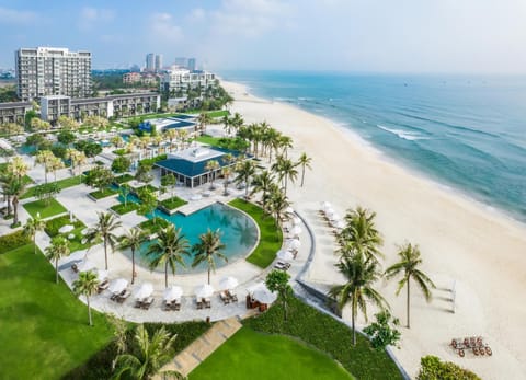 Property building, Natural landscape, Bird's eye view, Beach, Sea view, Swimming pool