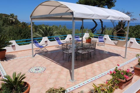 Property building, View (from property/room), Balcony/Terrace, Sea view, Area and facilities