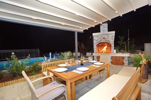 Restaurant/places to eat, Swimming pool