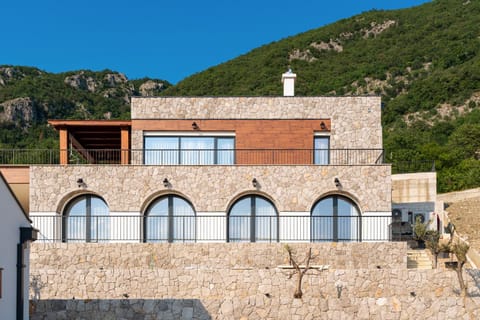 Property building, Day, Landmark view
