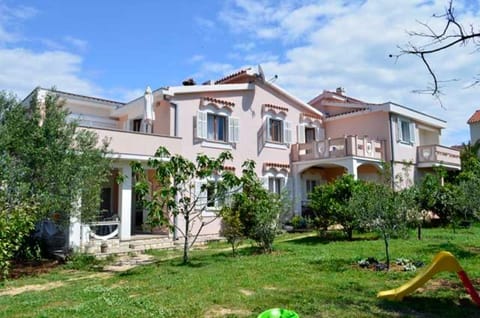 Property building, Garden, Balcony/Terrace, Lobby or reception, Decorative detail, Garden view, Sea view