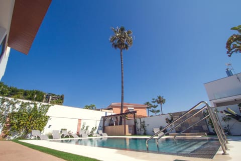 Swimming pool, Swimming pool