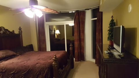 JeffsCondos - 5 Bedroom - Ocean Blue Resort Apartment in Myrtle Beach