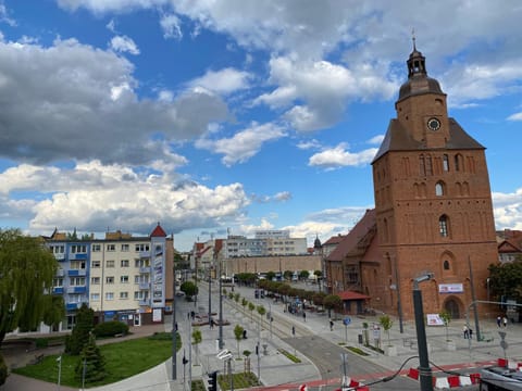 Nearby landmark, Neighbourhood, City view, Street view