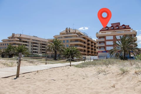 Property building, Facade/entrance, Beach