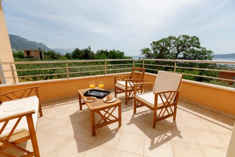 View (from property/room), Balcony/Terrace, Seating area, Sea view
