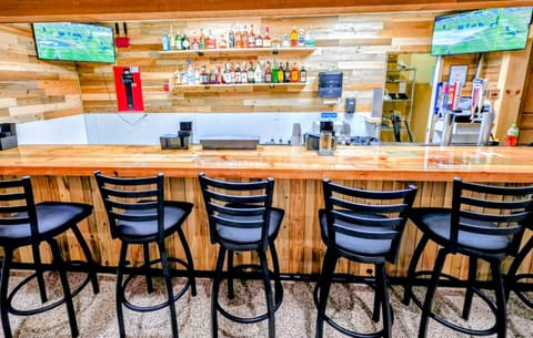 Lounge or bar, Food and drinks, Drinks