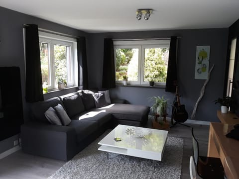 Toilet, Staff, BBQ facilities, Garden, Bathroom, TV and multimedia, Balcony/Terrace, Kitchen or kitchenette, Living room, Photo of the whole room, Dining area, Bedroom, Area and facilities, cot, Family