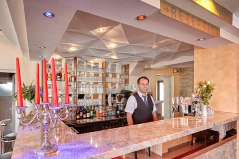 Staff, Lounge or bar