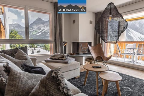 View (from property/room), Living room, Mountain view